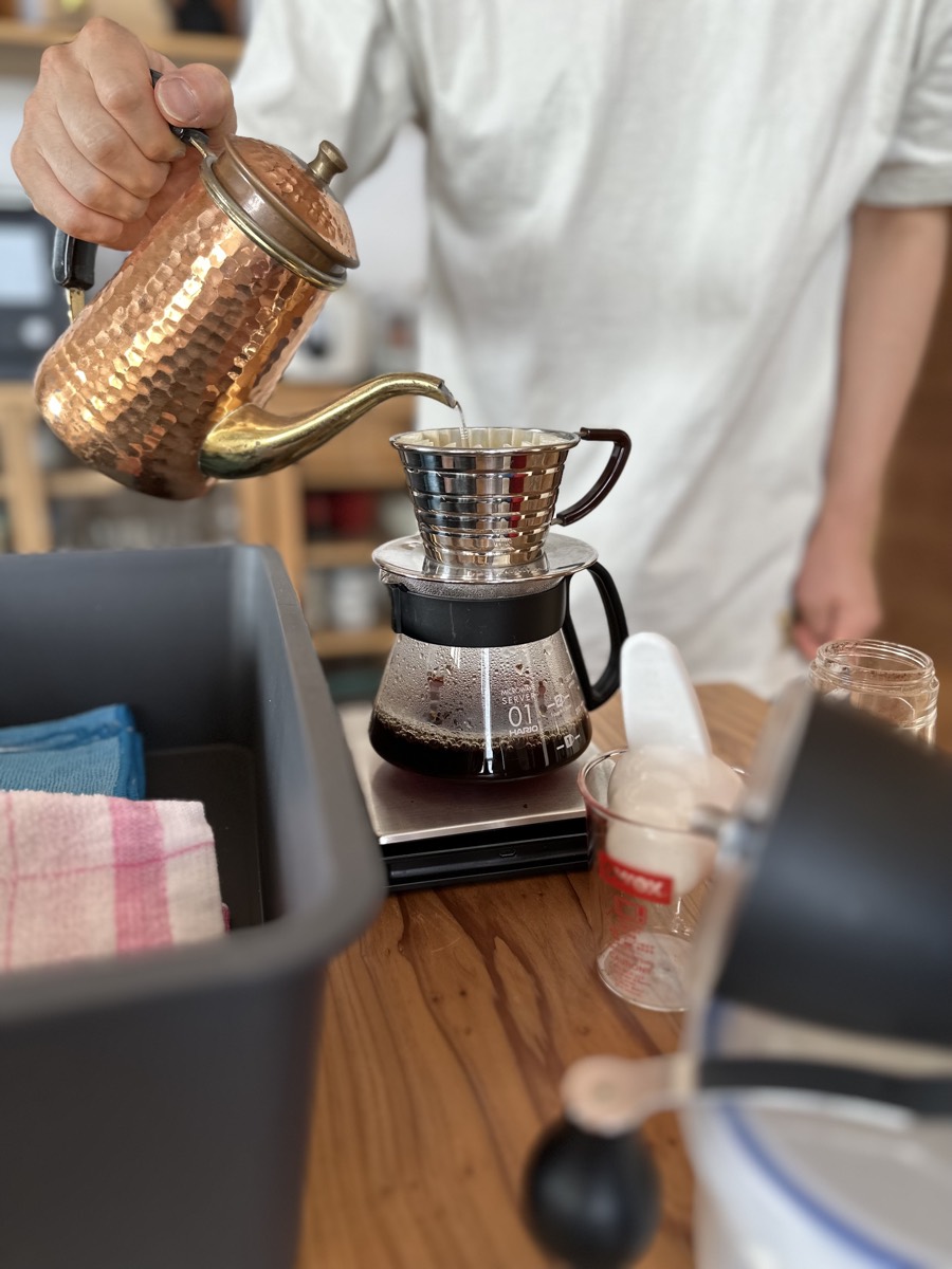 コーヒーを いれる